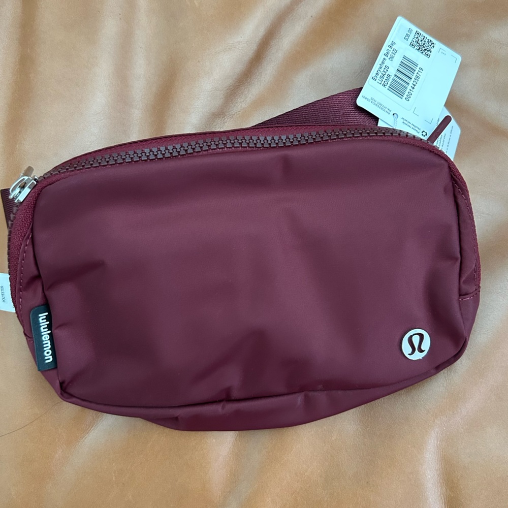 Lululemon Everywhere Belt Bag 1L- Burgundy Maroon